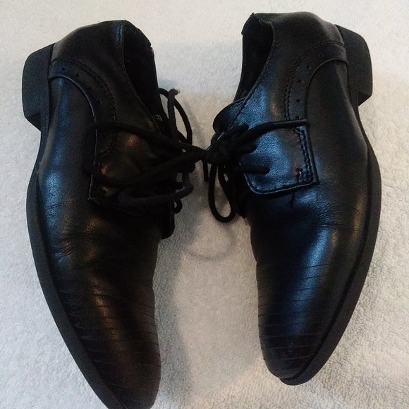 Boys Dress Shoes Black Pointed - Picture 9 of 10